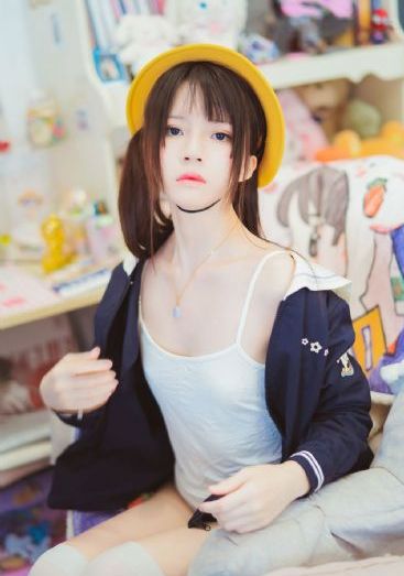 老板用手在秘书内裤里摸