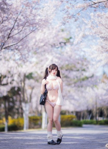 特别的她