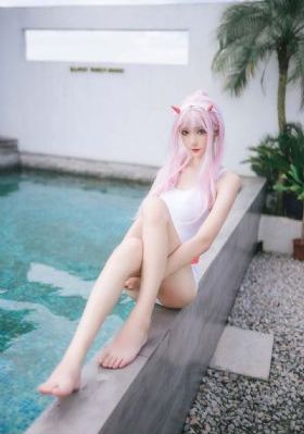 厨房掀起老师裙子挺进去视频
